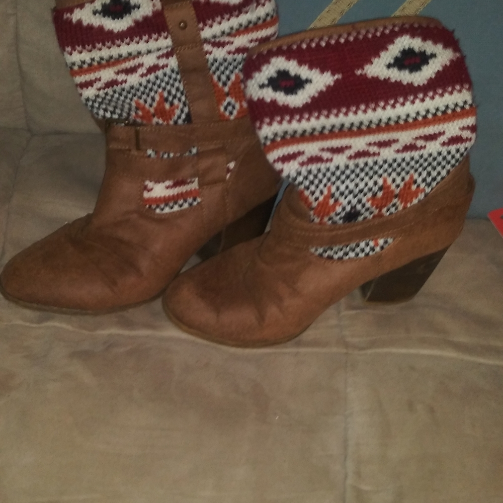 Boots - Picture 5 of 6